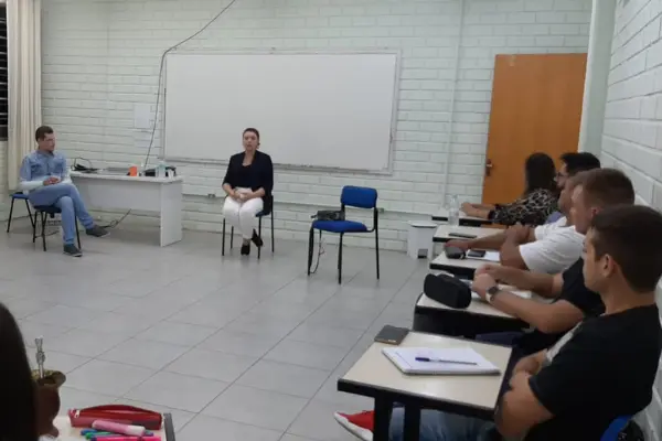 Advogada compartilha suas experiências com alunos da Fabe