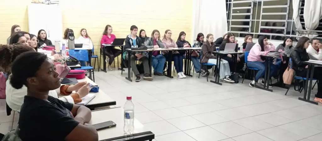 Aulão de formatação e pesquisa acadêmica reúne estudantes da FABE