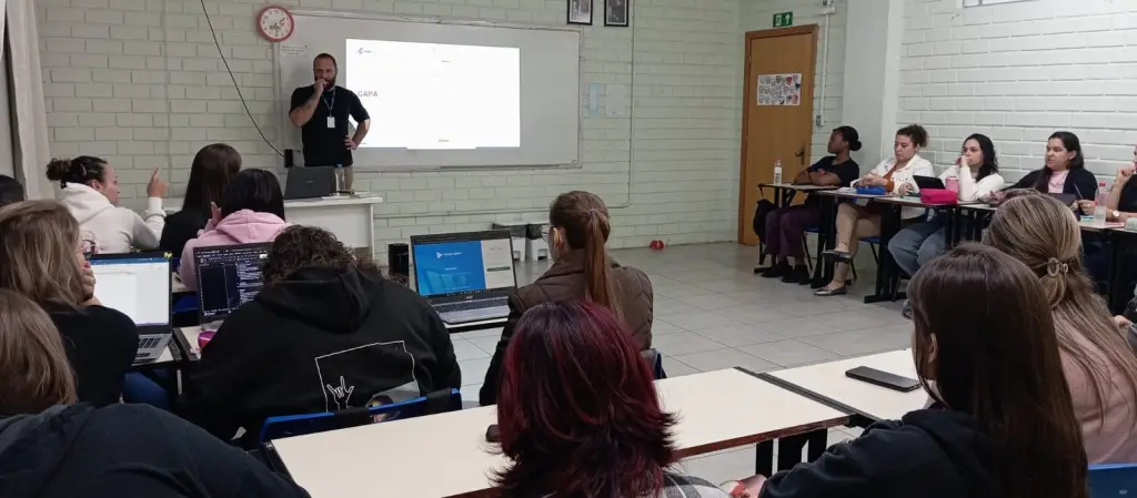 Aulão de formatação e pesquisa acadêmica reúne estudantes da FABE
