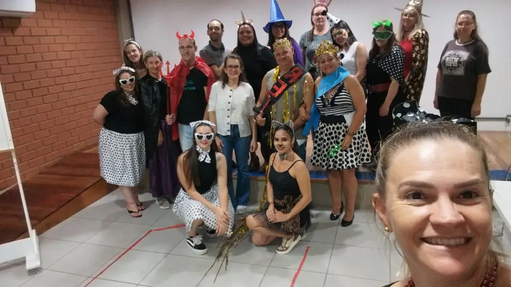 Festa à Fantasia do Projeto Libras para Todos promove inclusão, cultura e integração