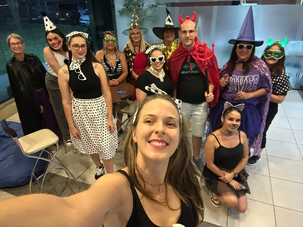 Festa à Fantasia do Projeto Libras para Todos promove inclusão, cultura e integração