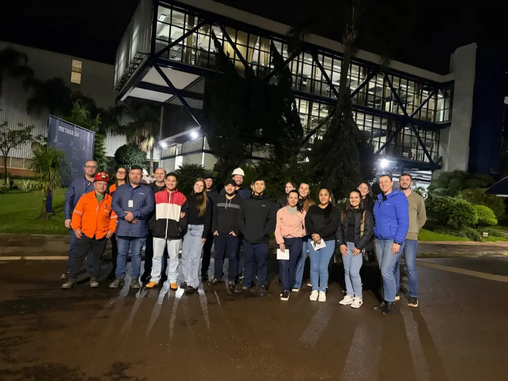Acadêmicos de Administração da FABE realizam visita técnica à Metasa