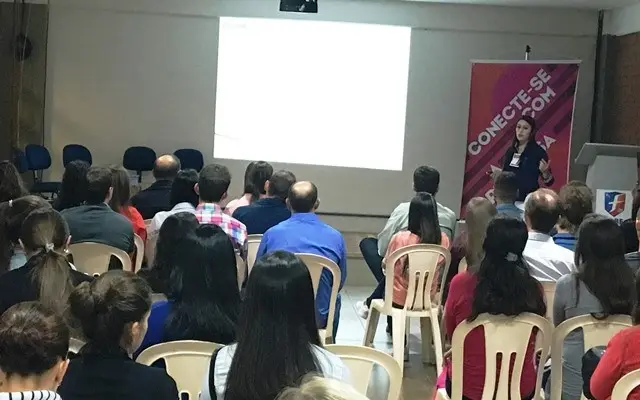 Egressos da FABE apresentam trabalhos de pesquisa