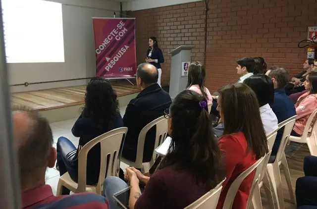 Egressos da FABE apresentam trabalhos de pesquisa