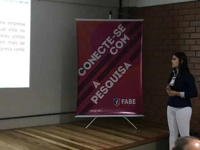 Egressos da FABE apresentam trabalhos de pesquisa