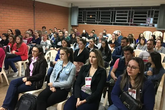 Egressos da FABE apresentam trabalhos de pesquisa