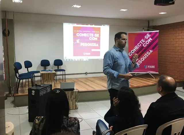 Egressos da FABE apresentam trabalhos de pesquisa