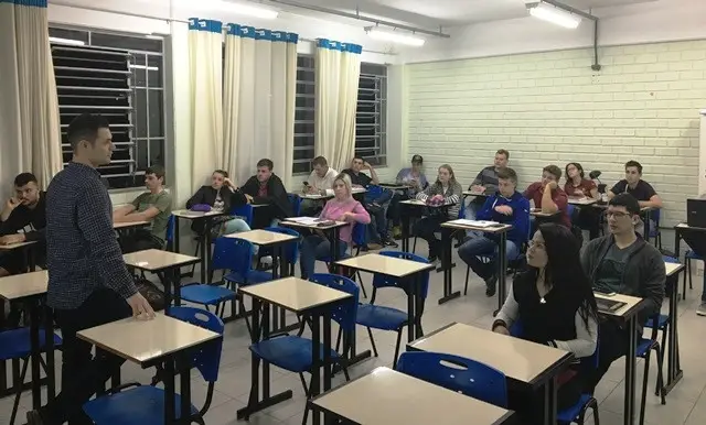 Gerente da Kuhn do Brasil esteve na FABE