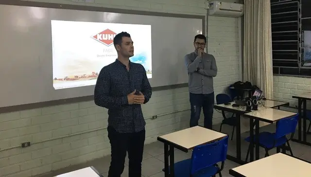 Gerente da Kuhn do Brasil esteve na FABE