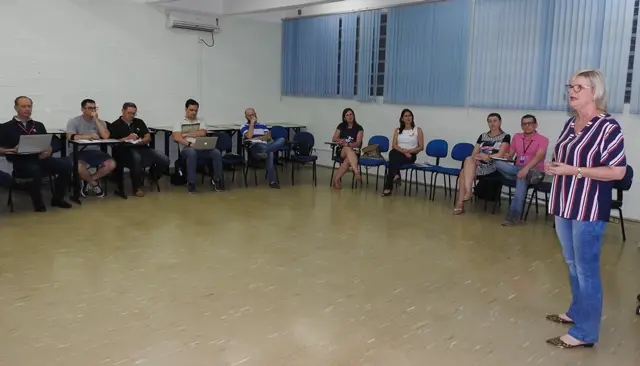 Docentes da FABE participam de atividades de formação