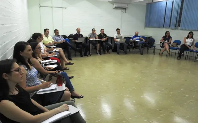 Docentes da FABE participam de atividades de formação