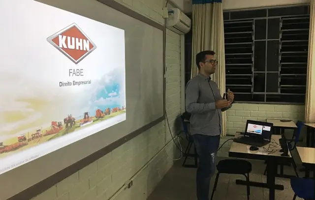 Gerente da Kuhn do Brasil esteve na FABE
