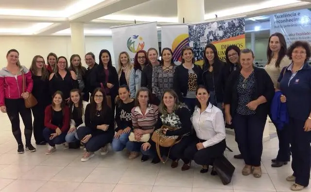 Acadêmica e Docente da FABE participam de evento nacional