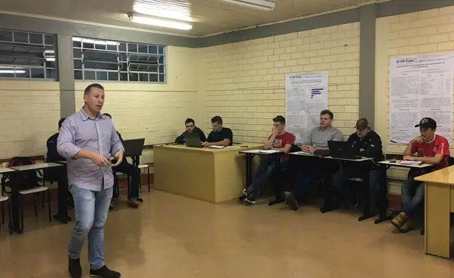Disciplina de Extensão Rural promove debate com convidado