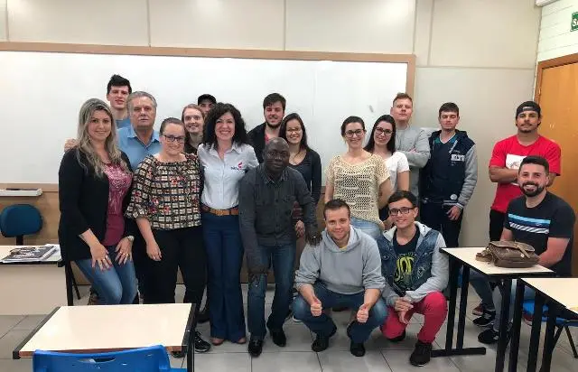 Centro Empresarial apresenta trabalho para acadêmicos